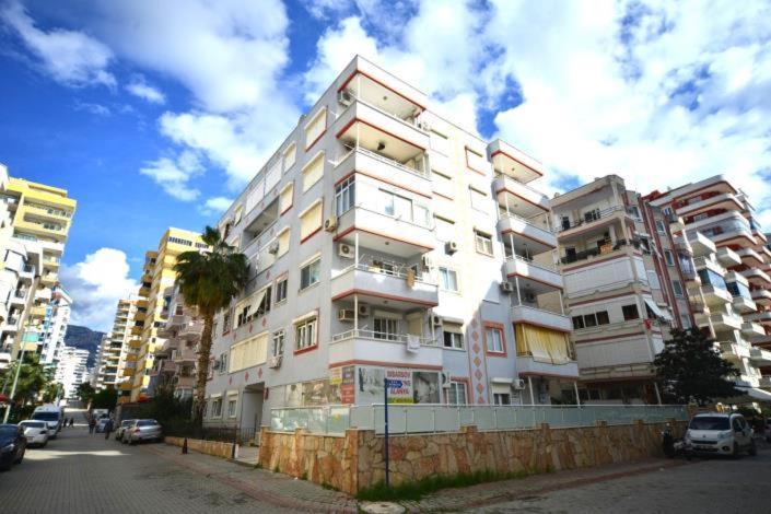Apartmán Earthquake S-a-f-e! - Nice Opposite Of Beach With Umbrellas, 3 Bikes, Smart Tv, Full Equipped Kitchen, Free Parking, Own 70mbps Wifi, Pool And Terrace, Play Ground, Barbecue, Table Games, Pick-up Service, Travel Agency